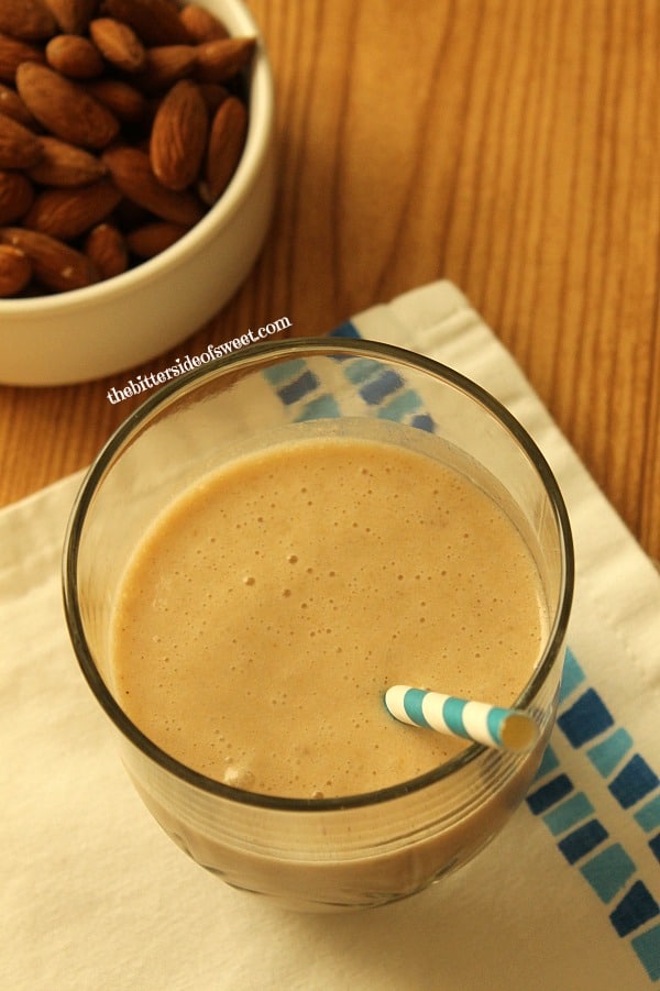 Banana Almond Smoothie | thebittersideofsweet.com Banana Almond Smoothie | thebittersideofsweet.com