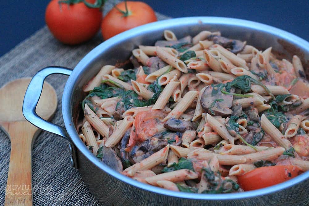 Spinach-Mushroom-Pasta-with-Creamy-Tomato-Sauce-3