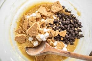graham crackers, marshmallows, and chocolate chips in bowl.