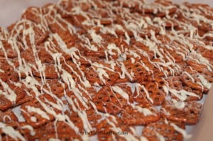 Cinnamon White Chocolate Pretzels | thebittersideofsweet.com