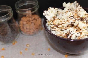 Butterscotch Chocolate Popcorn | thebittersideofsweet.com