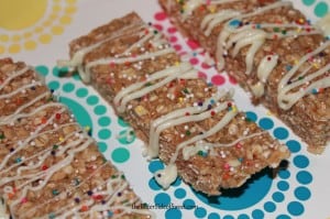 Funfetti Cake Mix Granola Bars via thebittersideofsweet