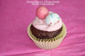 Strawberry Chocolate Malt Cupcakes | thebittersideofsweet.com #cupcakes