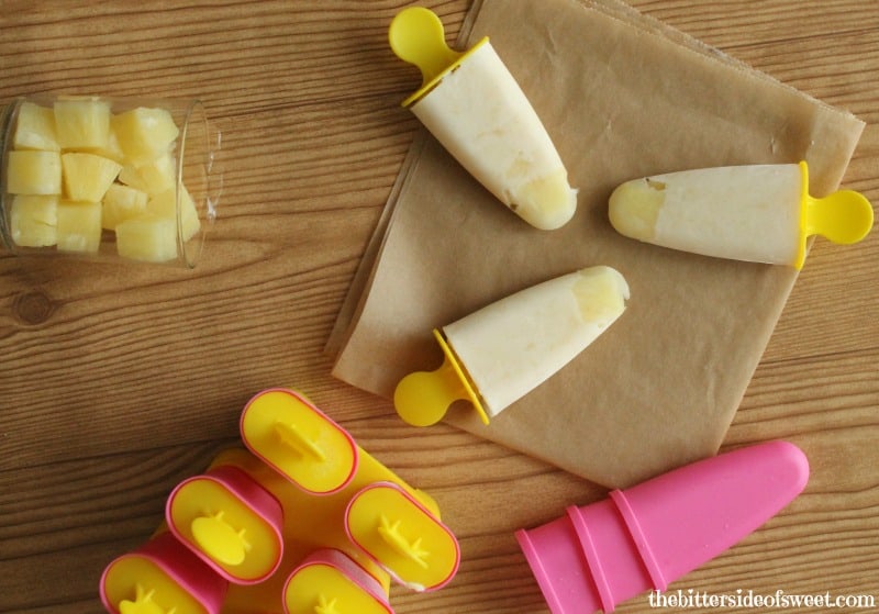 Pineapple Yogurt Popsicles - a healthy frozen dessert or snack (or breakfast!) | cupcakesandkalechips.com | #pops #greekyogurt #glutenfree