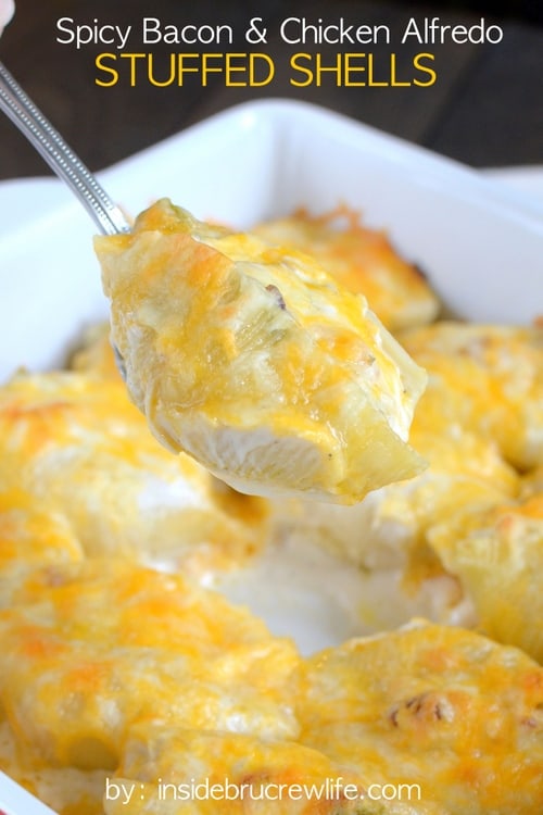 Spicy-Bacon-Chicken-Alfredo-Stuffed-Shells-title-2