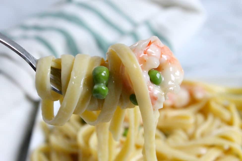 Creamy Shrimp and Peas Fettuccine | The Bitter Side of Sweet #ad #Homemade4TheHolidays #pasta