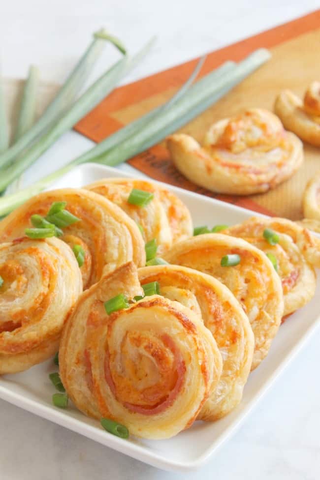Bacon Cheddar Pinwheels | The Bitter Side of Sweet #puffpastry #bacon #appetizer