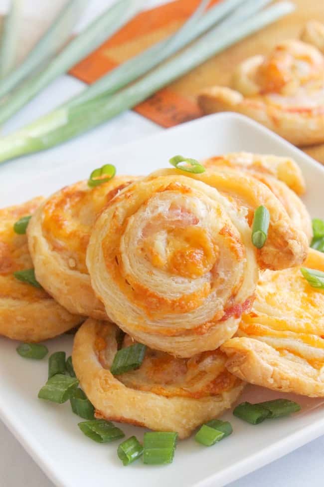 Bacon Cheddar Pinwheels | The Bitter Side of Sweet #puffpastry #bacon #appetizer