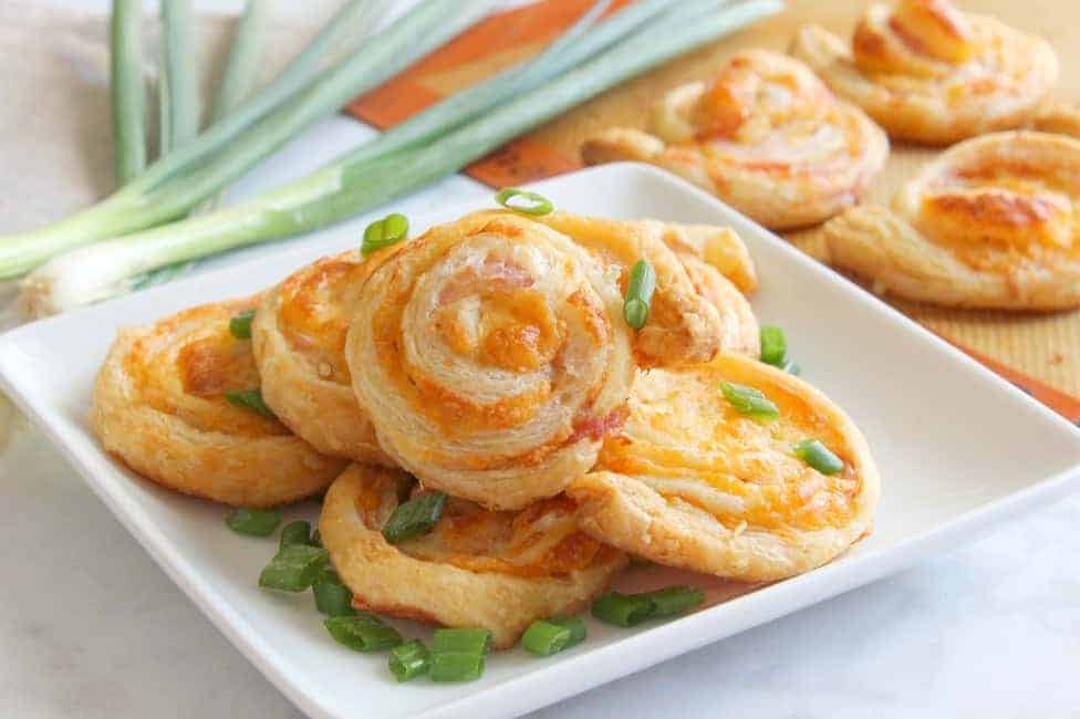 Bacon Cheddar Pinwheels | The Bitter Side of Sweet #puffpastry #bacon #appetizer