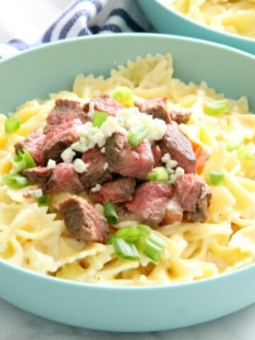 Steak Gorgonzola Pasta in blue bowl