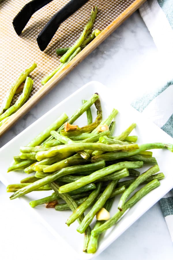 Sheet Pan Roasted Green Beans overhead view of green beans on white plate