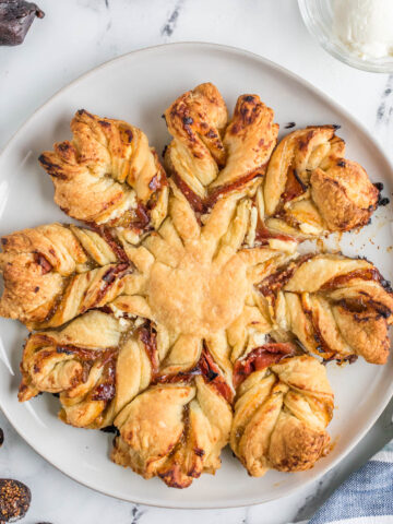 Prosciutto, Fig and Goat Cheese Star Bread on plate.