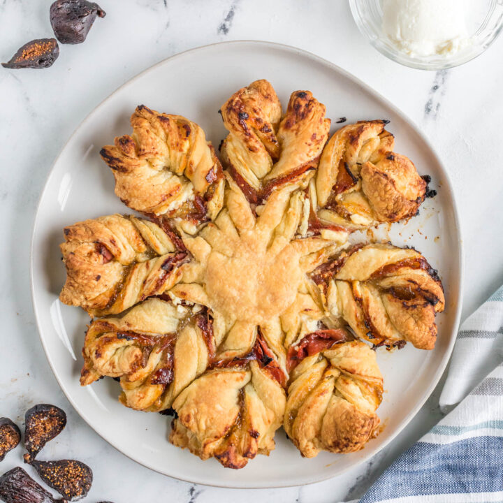 Prosciutto, Fig and Goat Cheese Star Bread on plate.